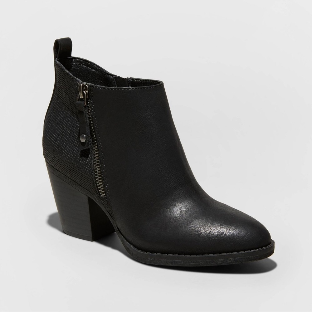 NWT Classic Black Booties Size 8